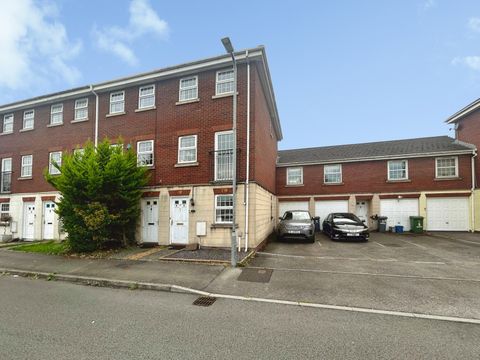 Beaufort Square, Cardiff CF24
