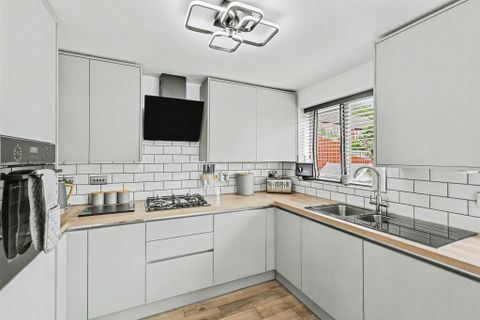 Hedgerow Lane, Northampton NN3 – další