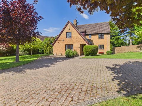 Tiverton Avenue, Northampton NN2 – další