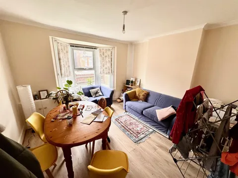 Cowley Mill Road, Uxbridge UB8 – pohled 5