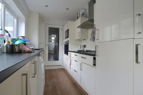 Apartment in Cardiff CF24, Cathays - View 5