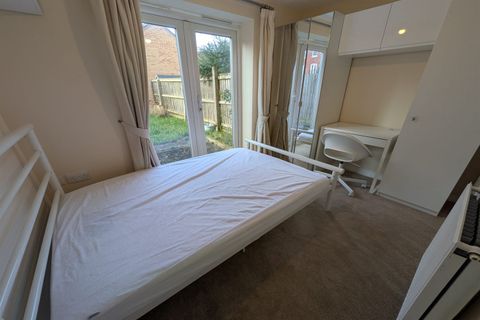 Room 2, Cartwright Way, Beeston NG9