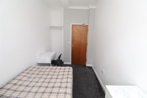 Apartment in Cardiff, Maindy, Cathays - More
