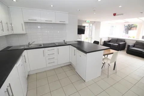 Apartment in Cardiff, Maindy, Cathays