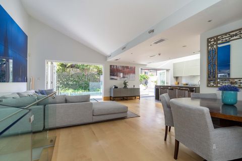 Normand Mews, London W14 - More
