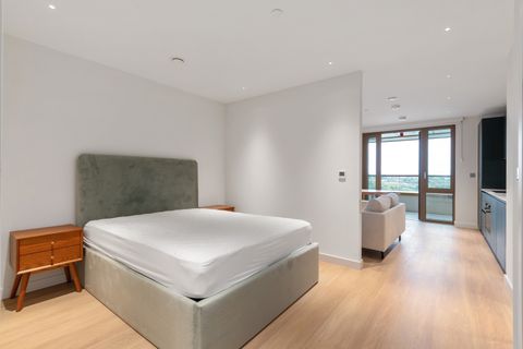 The Wiltern, Dawlish Avenue East, Perivale UB6, Studio to rent