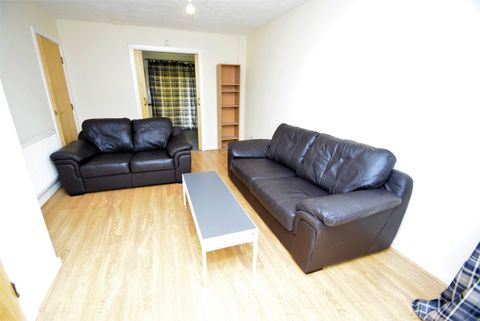 House in Manchester, Hulme - More