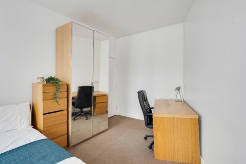 Furzehill Road, Plymouth PL4 – další