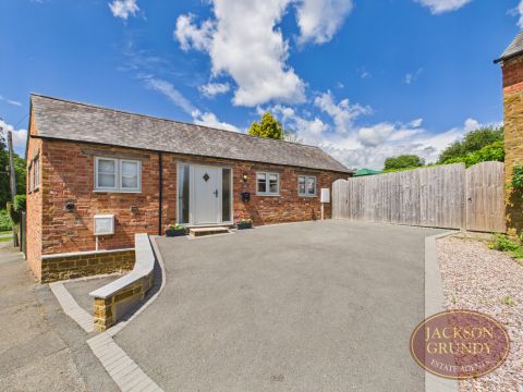 House in Newnham - View 2