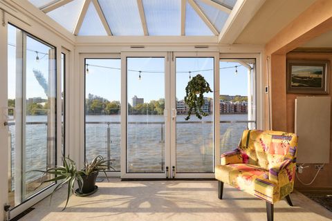 Nine Elms Pier, Battersea SW11