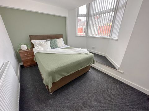 84 Adelaide Road L7