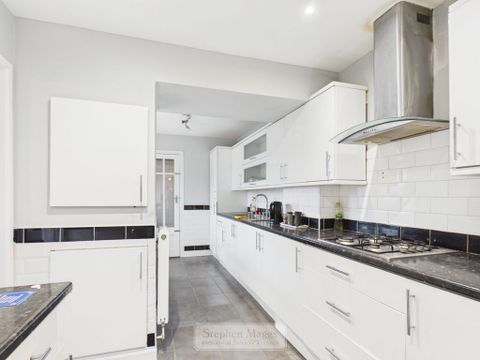 Tracy Close, Whitchurch, Bristol BS14 - More
