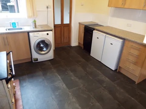 Apartment in Stoke-on-Trent - View 5