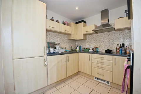 Apartment in Cardiff, Grangetown - View 5