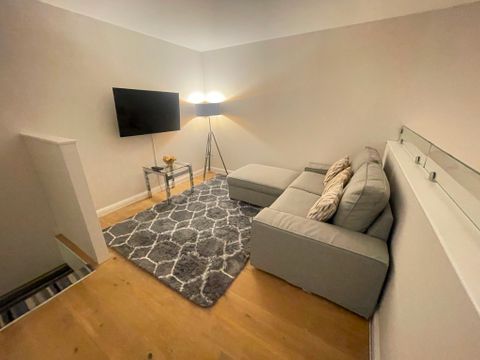 Flat 1, Mcdonald Road, Broughton, Edinburgh EH7