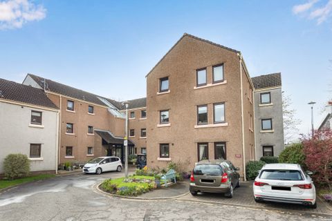 4/5 Rose Park, Trinity, Edinburgh EH5