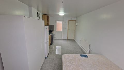 Keightley Road, Leicester LE3, Studio to rent