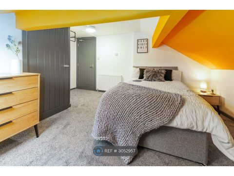 Chorley Road, Manchester M27, Room to rent