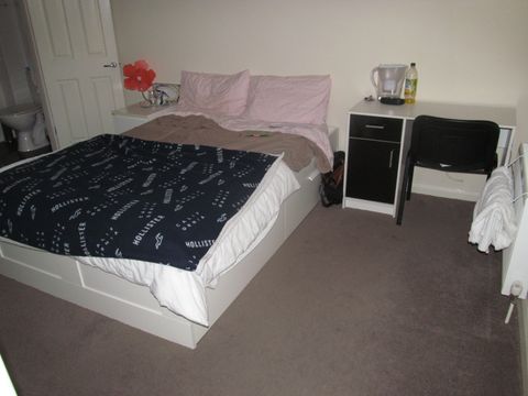 College Road, Reading RG6