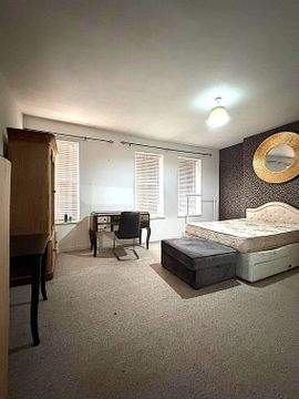 House in Cardiff, Saltmead, Riverside - View 2