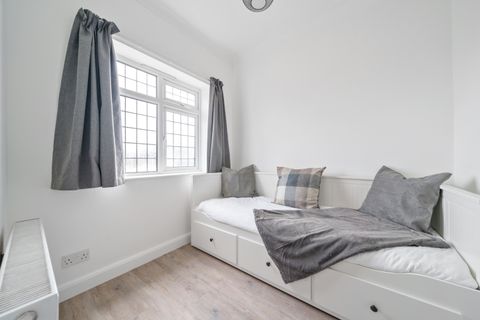 Barry Avenue, Bexleyheath DA7, Room to rent