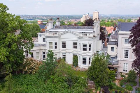 Apartment in Nottingham, The Park, Nottinghamshire - View 2