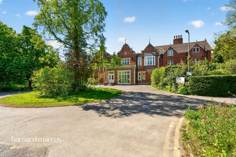 Honeywood Walk, Carshalton SM5