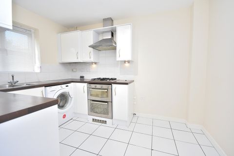 St Crispin Drive, Northampton NN5 - More