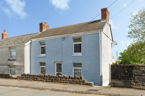 House in Upper Loughor, Garden Village, Llwchwr - View 2