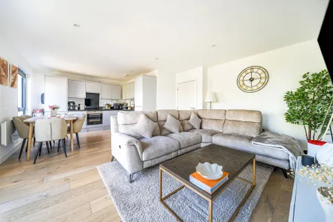 Apartment in Southampton, Ocean Village - View 5