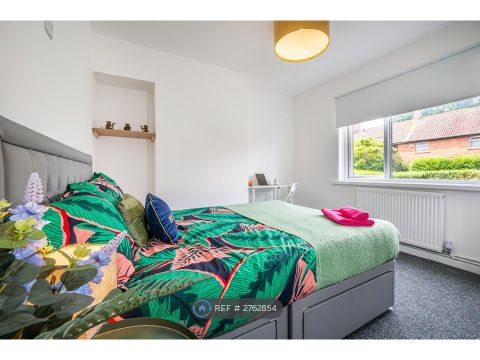 Apartment in Bristol, Southmead - View 2