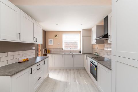 Third Avenue, Heaton, Newcastle Upon Tyne NE6 – další