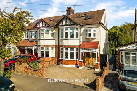 Onslow Gardens, South Woodford E18