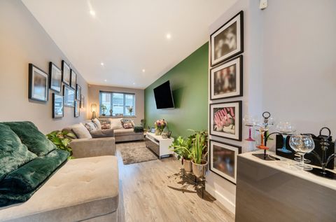 Longfield Avenue, Nottingham, Nottinghamshire NG8