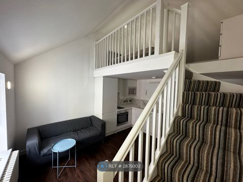 Clifton Road, Bristol BS8, Studio to rent