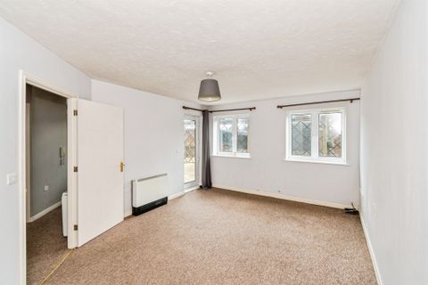 Priory Avenue, Southampton SO17 - More