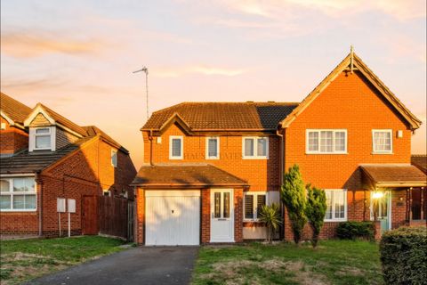 Cloverdale Road, Hamilton, Leicester, Leicestershire LE5