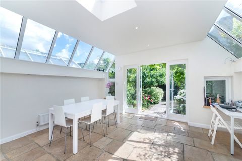 Acfold Road, Fulham, London SW6 – další