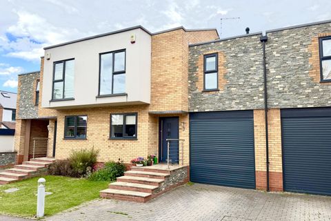 House in Rushcliffe, Compton Acres, Nottinghamshire - View 2