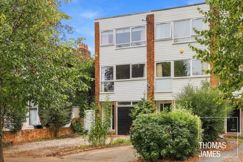 Wellington Road, Enfield EN1