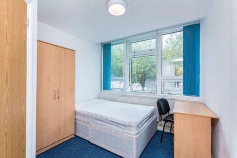 Apartment in Portsmouth, Somers Town - View 2