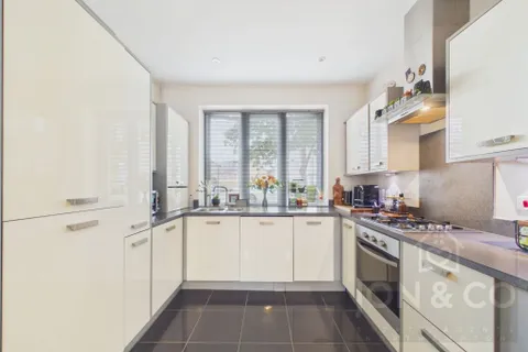 Apartment in Upton, St Crispin's - View 5