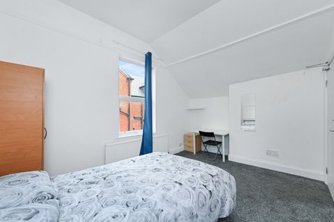 Apartment in Nottingham, Forest Fields - View 2
