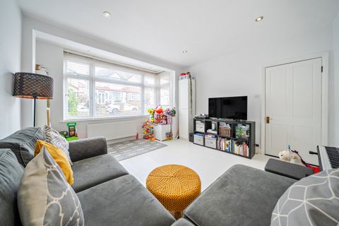 Benett Gardens, Norbury, London SW16