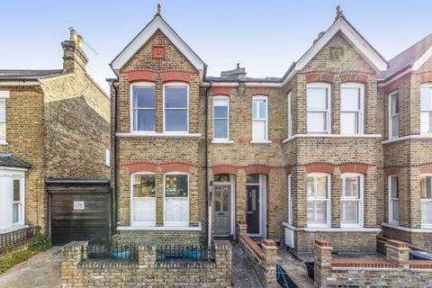 Heath Gardens, Twickenham TW1