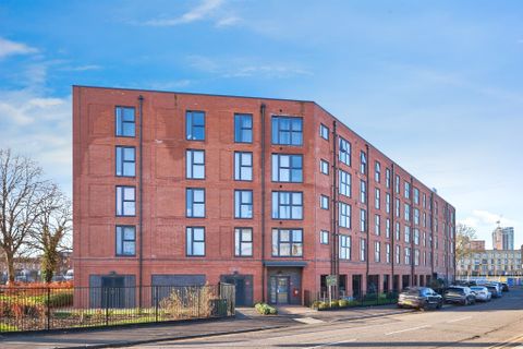 Apartment in Birmingham, Edgbaston, West Midlands - View 2