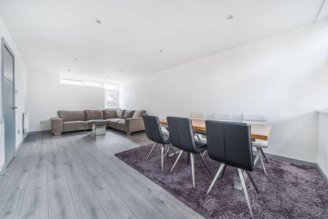 Broomfield, Walthamstow, London E17 - Więcej
