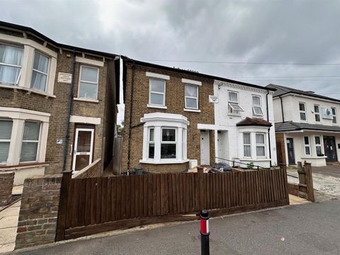 Cowley Mill Road, Uxbridge UB8 – pohled 2