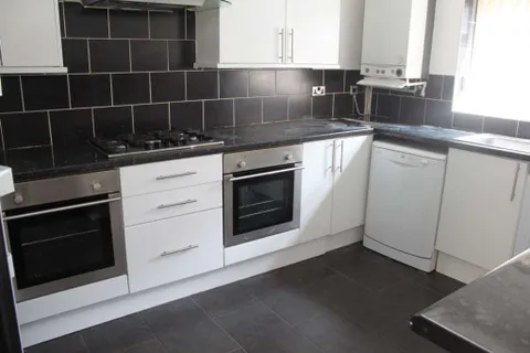 House in Cardiff CF24, Roath - View 5