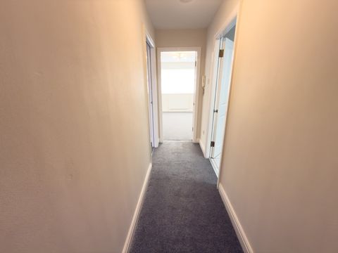 Topaz Close L4